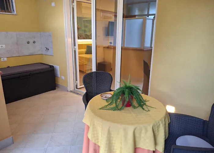 Brezza Marina 住宿加早餐酒店 洛卡卢美拉